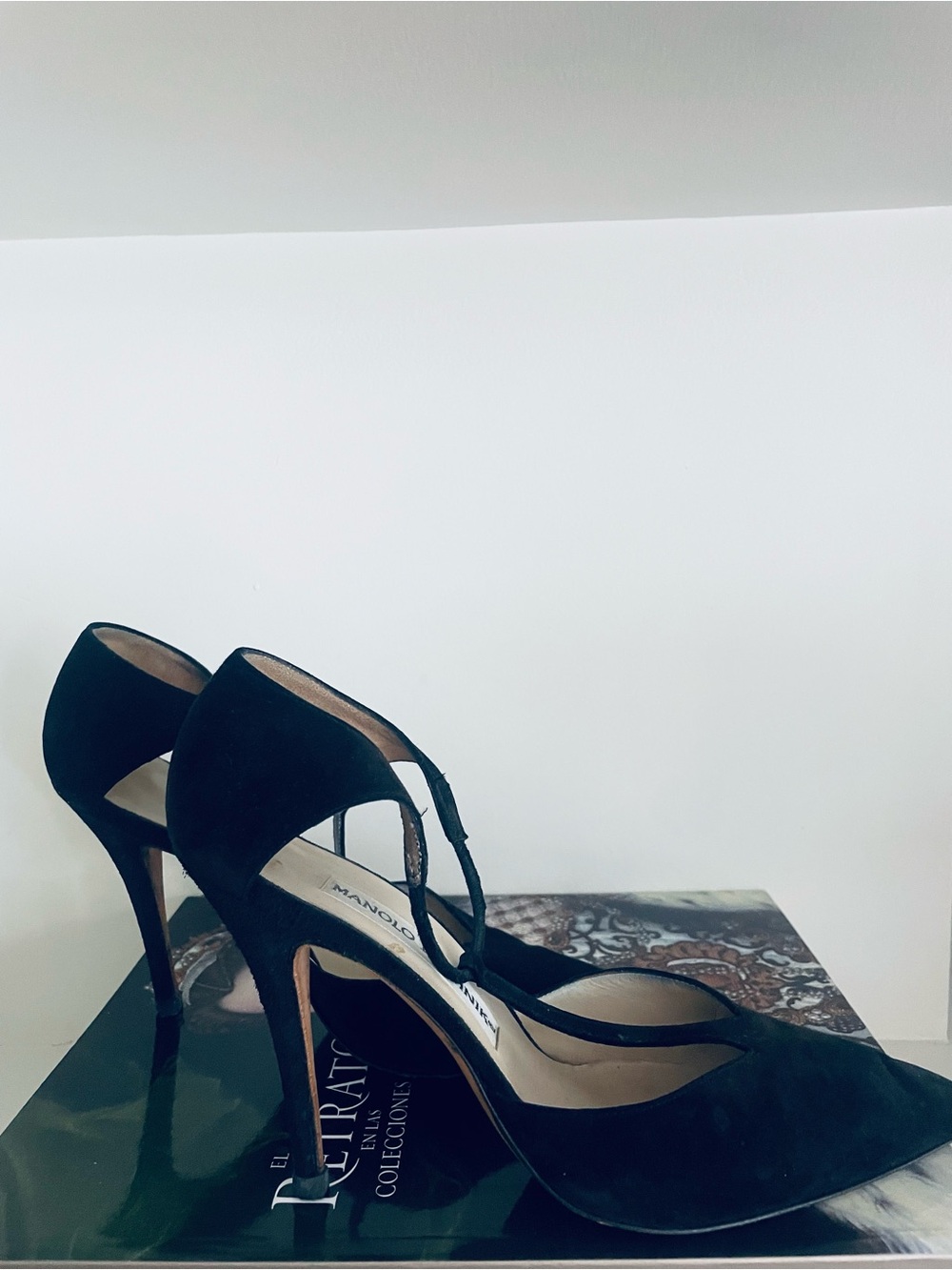 VINTAGE Manolo Blahnik Black Suede T-Strap Pointed Pumps